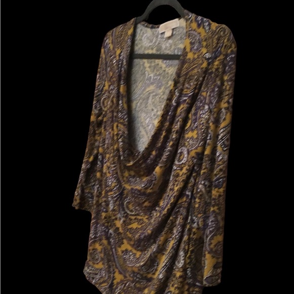 Michael Kors long sleeve slip over blouse with low cut neck. Mostly gold print - Picture 3 of 7